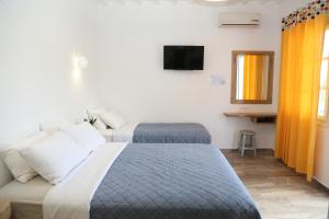 Family One-Bedroom Apartment room in Anais