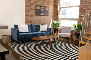 Trendy 1 Br Loft Apt Downtown With Exposed Brick - Cave Spring