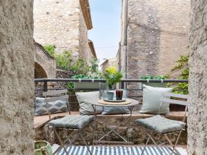 Charming Stone House near Beach Retreat