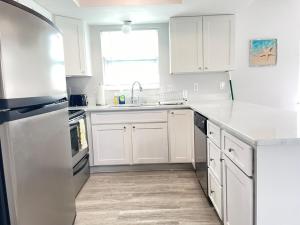 2bd 2ba Beachside W 3Min to Beach