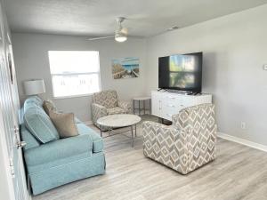 2bd 2ba Beachside W 3Min to Beach