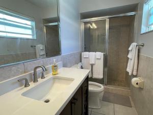 2bd 2ba Beachside W 3Min to Beach