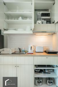 Studio Apartment by the Sea E413