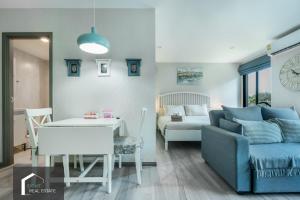 Studio Apartment by the Sea E413