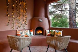 Enchanted Adobe Hideaway wHot Tub & GIANT Chess