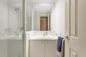 Spacious Freo Apt BBQ Balcony & 2 Cars