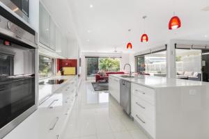 Tyrone Beachside Luxury - Home Theatre Study