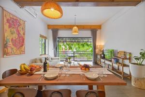 Vesta Gallery Villa Above Bookstore