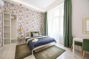 Exclusive Private Residence in the Center of BP w 4BEDRMS, 4 BATHRMS