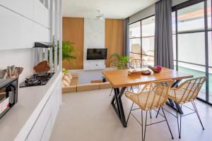 Letto 1 - PROMO -Brand NEW - 2BDR - Huge Pool - Canggu!