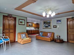 White House Over Hill