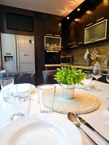 Rea Mladost - Easy Access to Metro, Ideal Location