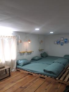 Giường Tầng Trong Phòng Ngủ Tập Thể Cho Nam Và Nữ (Bunk Bed in Mixed Dormitory Room)