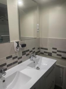 Appartements Appartement 5 chambres proche de toute commodite : photos des chambres