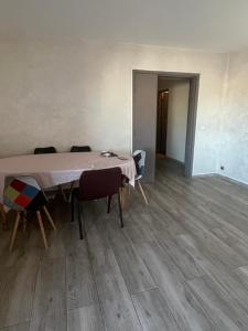 Appartements Appartement 5 chambres proche de toute commodite : photos des chambres