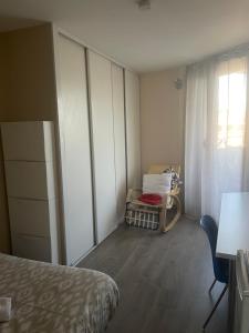 Appartements Appartement 5 chambres proche de toute commodite : photos des chambres