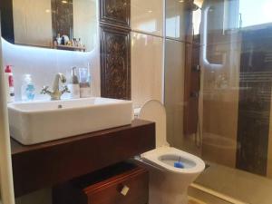 Chirie perioada Untold