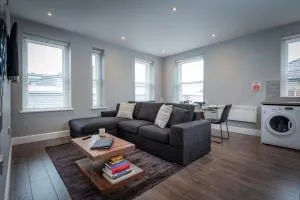 Gordon Moon Suites Bolton Centre Apartments - Bradshaw