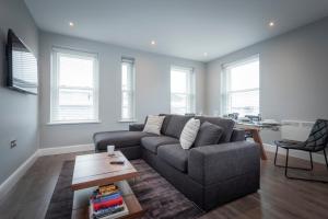 Gordon Moon Suites Bolton Centre Apartments