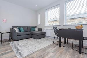 Gordon Moon Suites Bolton Centre Apartments