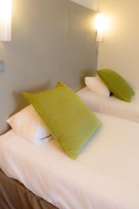 Hotels Hotel inn Design Laval : photos des chambres