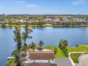 Charming 2BR Lakefront Cottage in Davie near Beach