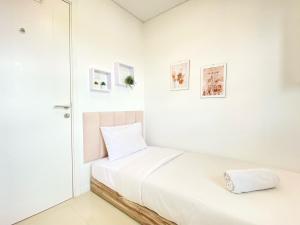 Cheerful and Homey 2BR Apartment at Parahyangan Residence By Travelio