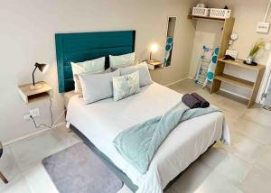 The Travellers Inn, Short Road