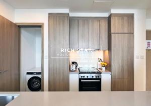 Lush 1BR in Stella Maris, Marina, City View