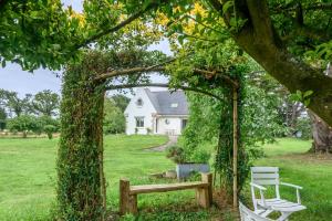 Maisons de vacances L-Envolee de Charme - Maison a 10m de Vannes : Maison 4 Chambres