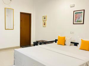 Funky Leopard Safari Lodge Bordering Yala National Park