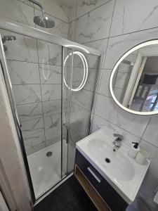 Stylish City Centre Hideaway & Private Hot Tub