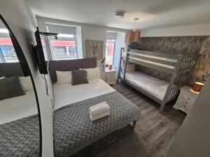 Stylish City Centre Hideaway & Private Hot Tub