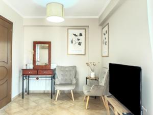 Central Town Cozy House