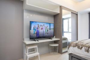 Furnished Studio in Avida Towers Riala, Cebu IT Park with Pool View, Fast WiFi, Netflix and More