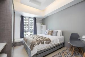 Furnished Studio in Avida Towers Riala, Cebu IT Park with Pool View, Fast WiFi, Netflix and More