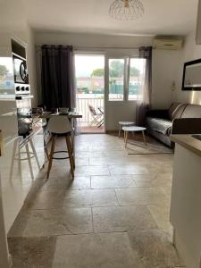 Appartements CONFORTABLE T2, PARKING PRIVE dans RESIDENCE SECURISEE : photos des chambres