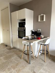 Appartements CONFORTABLE T2, PARKING PRIVE dans RESIDENCE SECURISEE : photos des chambres