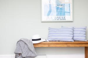 1 Rock Cottage - Beautifully Presented Cottage for Four with Wood Burner