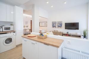 Athens central train station flat for 4 persons