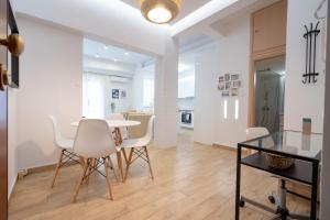 Athens central train station flat for 4 persons