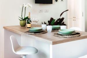 Shades of Lake - Green Apartment