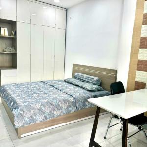 Cozy Room with Balcony Central 10mins to Airport Maihouse