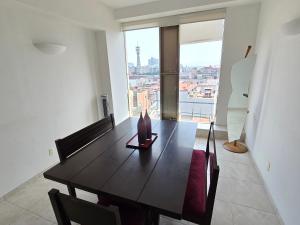 Steps to Palacio de Bellas Artes, Pool, Gym