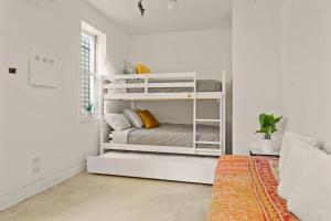 Roscoe Village Family Hideaway