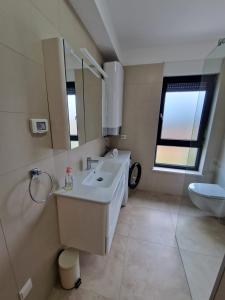 Apartman Hela s direktnim pogledom na more i zajedničkim bazenom