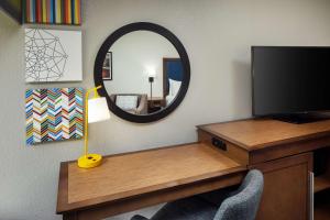 Special Offer - King Suite - Non-Smoking room in Hampton Inn Atlanta-Northlake