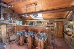 Chalets Chalet authentique luxe piscine : photos des chambres