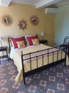 B&B / Chambres d'hotes No2 La Place : photos des chambres