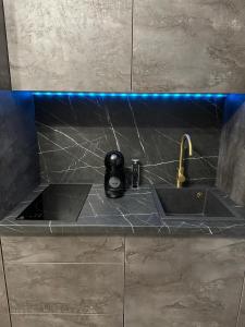 Studio White Titanic Luxury Mamaia